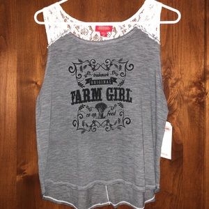 Woman’s size m farm tank